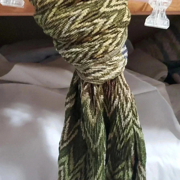 ☆☆☆Tillys infinity scarf - Picture 4 of 4